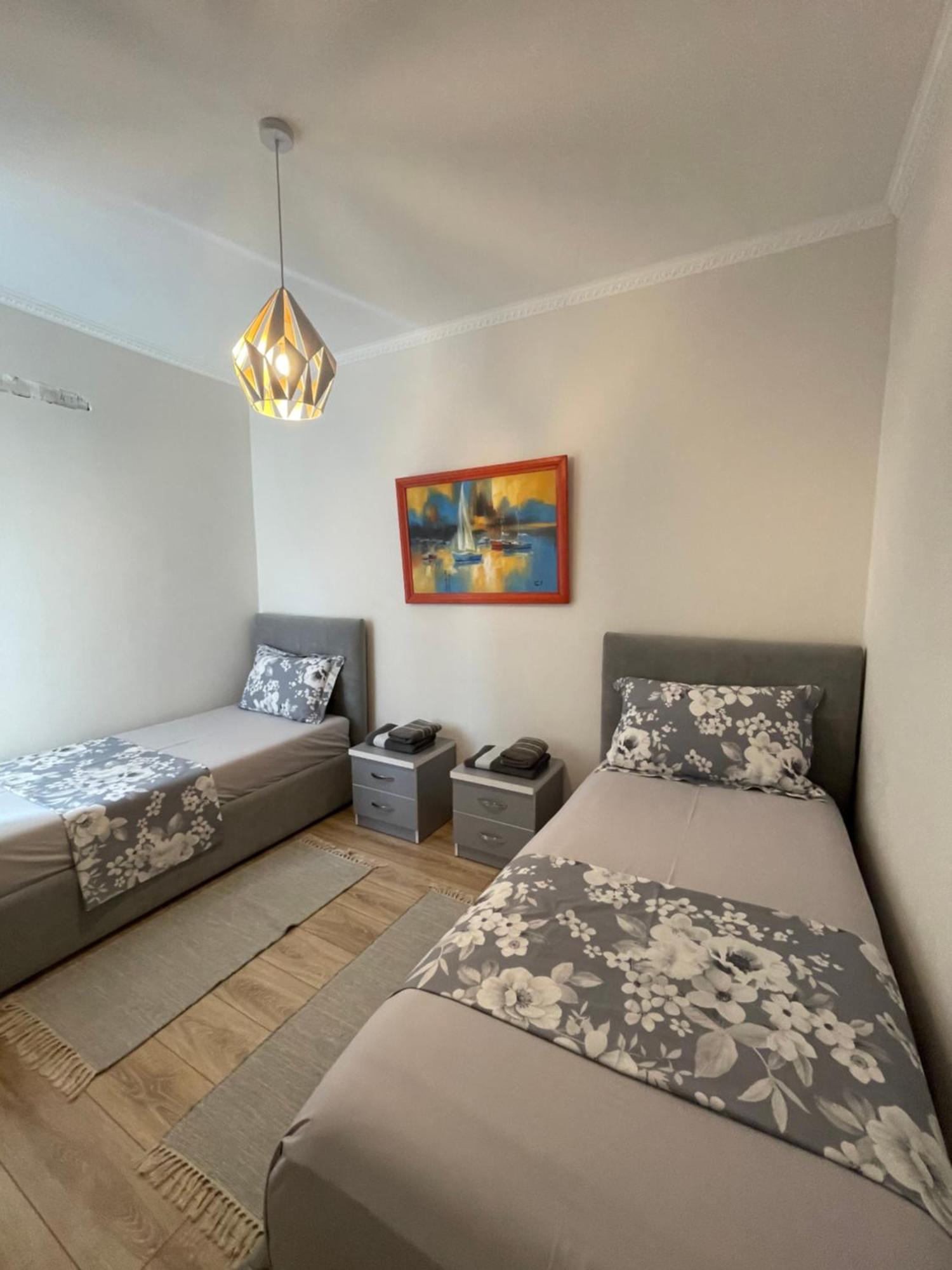 Peak Apartment Modern Durres City Centre #2 Bagian luar foto